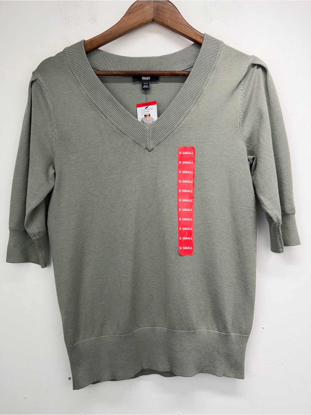 DKNY size XS Women’s Green Short Puff Sleeve V-neck Sweater NWT